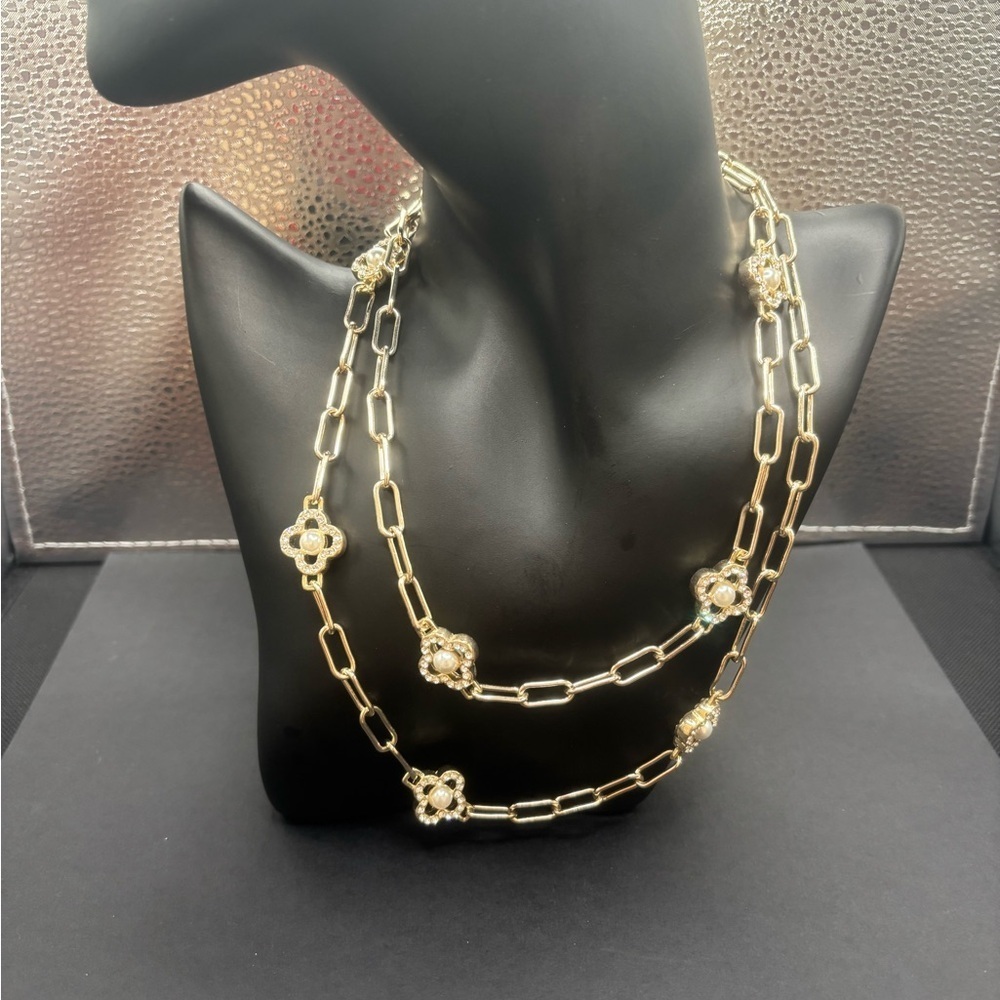 Elegant Gold Chain With Small Pearl and Necklace with Floral Accents
